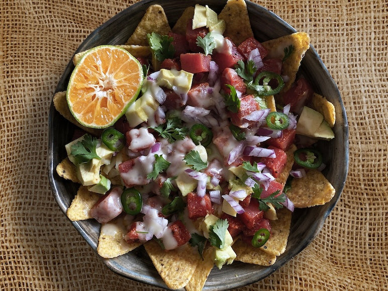 Nachos de atún fresco con Chili Mix TATACOA🌶️ y mayonesa de limón mandarino