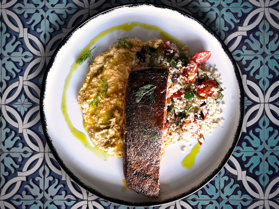 Salmón con Rub #5 MARRAKECH🇲🇦, cous cous y hummus de garbanzo